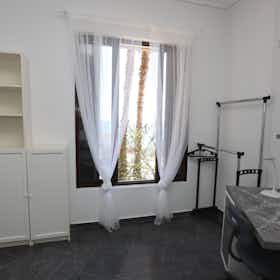 Cameră privată de închiriat pentru 480 EUR pe lună în Piraeus, Akti Themistokleous