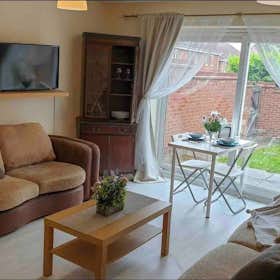 Casa para alugar por £ 2.950 por mês em Wednesbury, The Furlong