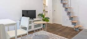 Apartment for rent for €1,600 per month in Madrid, Calle de Blasco de Garay