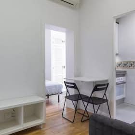Apartment for rent for €950 per month in Madrid, Calle del Oso