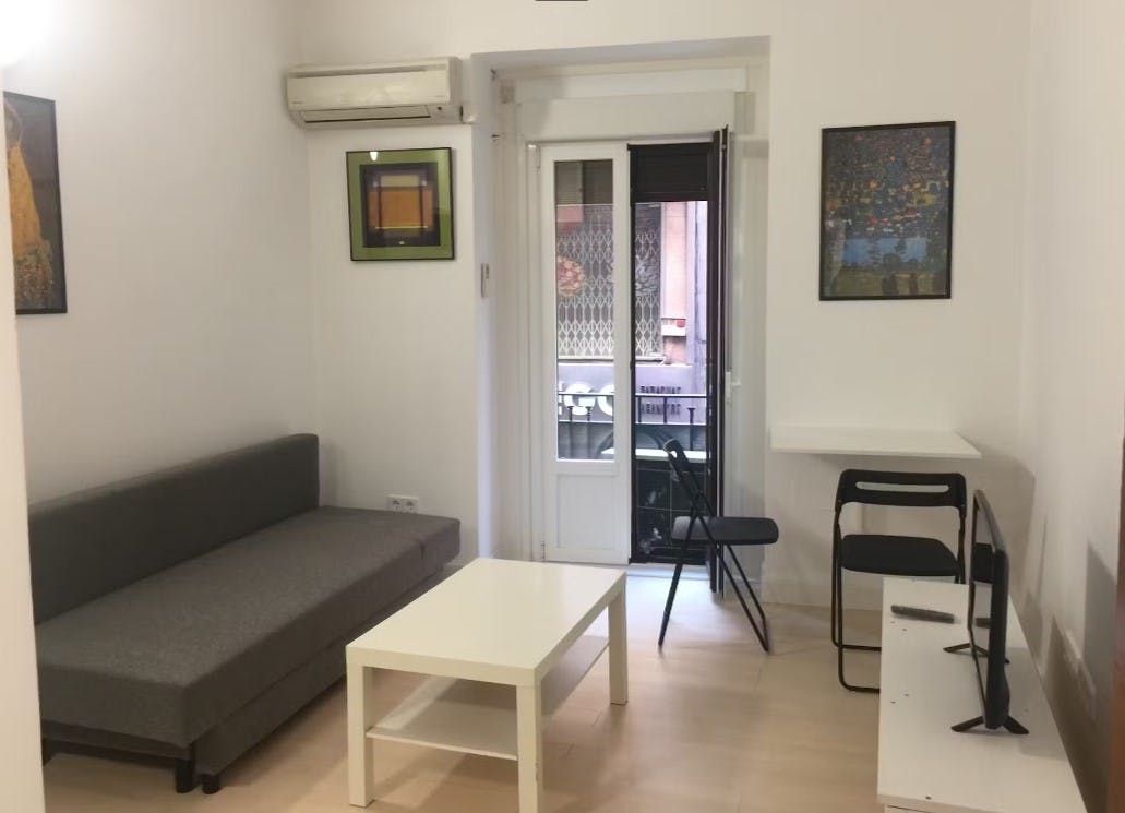 Studio for rent for €990 per month in Madrid, Calle de Mesonero Romanos