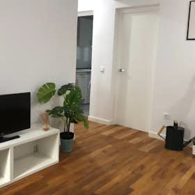 Apartment for rent for €1,300 per month in Madrid, Calle de Blasco de Garay