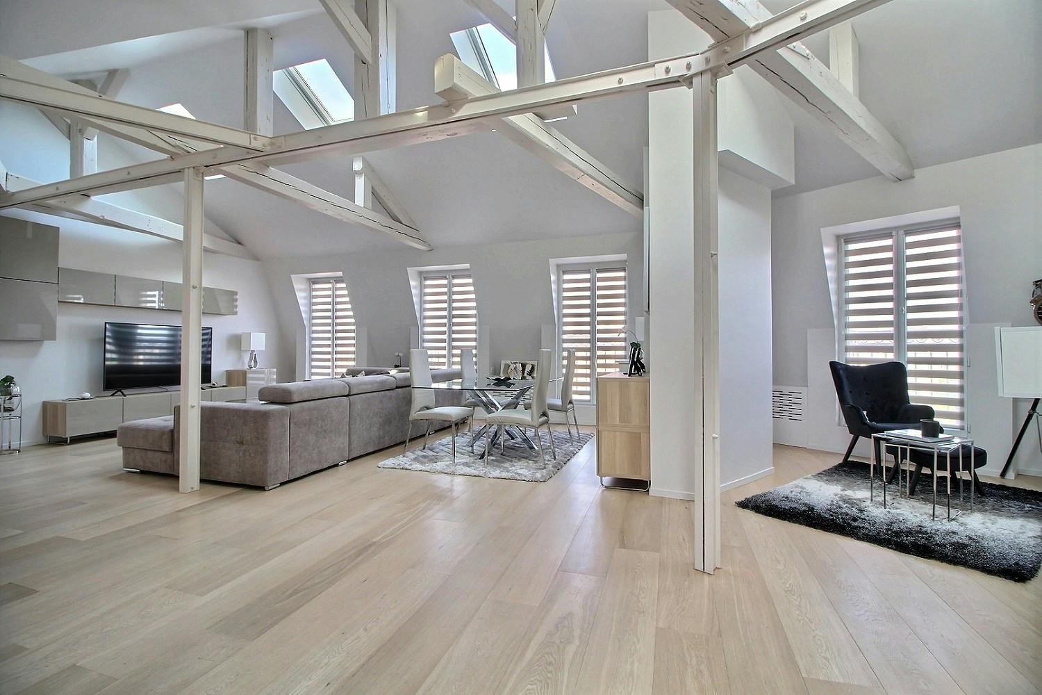 Apartment for rent for €5,029 per month in Paris, Avenue Pierre 1er de Serbie