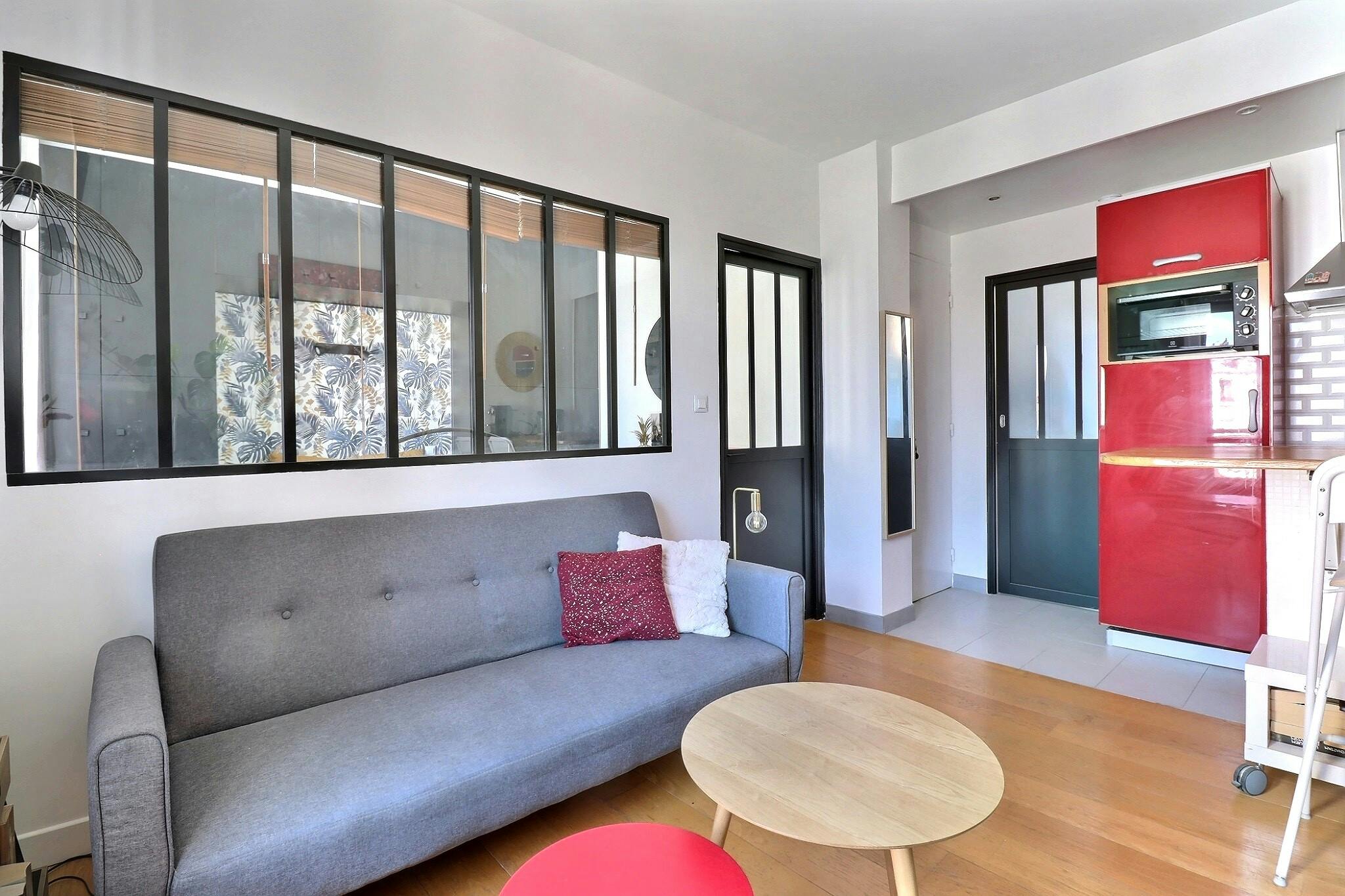 Apartment for rent for €1,717 per month in Paris, Rue des Trois Frères