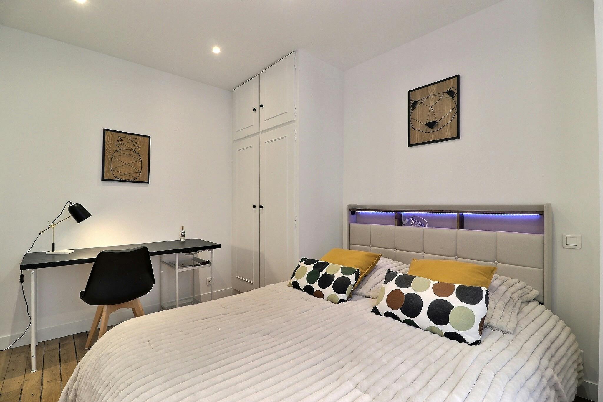 1-Bedroom Apartment in Rue le Marois, Paris (1389381) room image 10