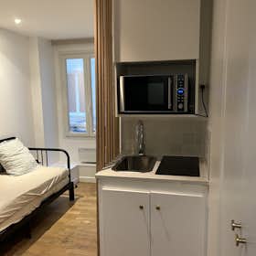 Studio for rent for €1,200 per month in Paris, Rue La Fayette