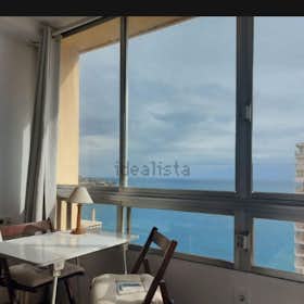 Appartement te huur voor € 1.600 per maand in Alicante, Avenida Villajoyosa