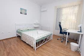 Cameră privată de închiriat pentru 460 EUR pe lună în Piraeus, Akti Themistokleous