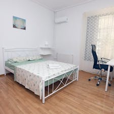 Private room for rent for €440 per month in Piraeus, Akti Themistokleous