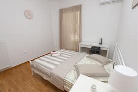 Cameră privată de închiriat pentru 440 EUR pe lună în Piraeus, Akti Themistokleous