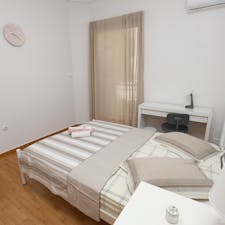 Private room for rent for €420 per month in Piraeus, Akti Themistokleous
