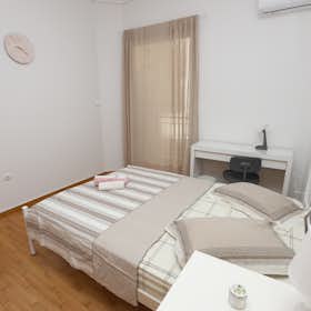 Отдельная комната сдается в аренду за 420 € в месяц в Piraeus, Akti Themistokleous