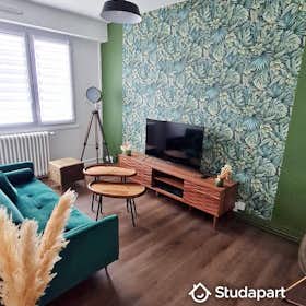 Private room for rent for €490 per month in Angers, Avenue Jean Joxé