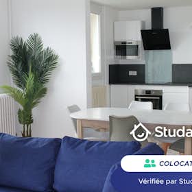 Private room for rent for €350 per month in Saint-Étienne, Rue du Cimetière