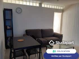 Private room for rent for €450 per month in Toulon, Avenue Auguste Berthon
