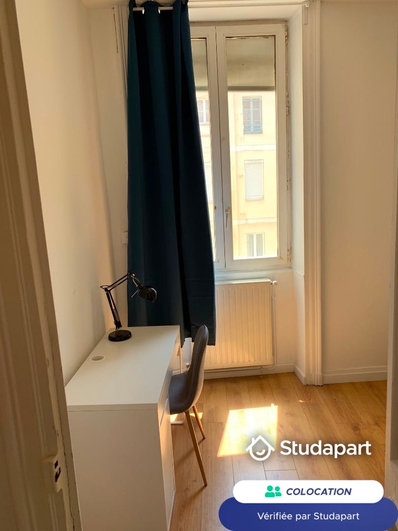 Private room for rent on Rue Gambetta, Saint-Étienne - View 4