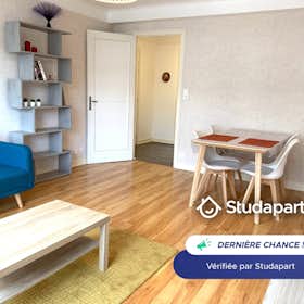 Appartement te huur voor € 830 per maand in Nancy, Rue du Maréchal Gallieni