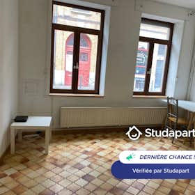 Квартира за оренду для 796 EUR на місяць у Lille, Rue Bourjembois