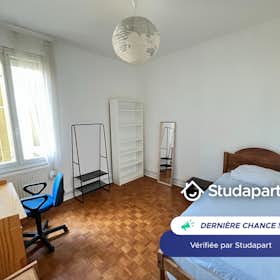 公寓 for rent for €740 per month in Grenoble, Place Saint-Bruno