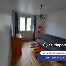 Apartamento for rent for € 490 per month in Saint-Étienne, Rue Henri Dechaud