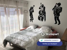 Wohnung zu mieten für 890 € pro Monat in Antibes, Avenue Guy de Maupassant