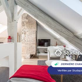 Wohnung zu mieten für 1.359 € pro Monat in Grenoble, Rue des Bons Enfants
