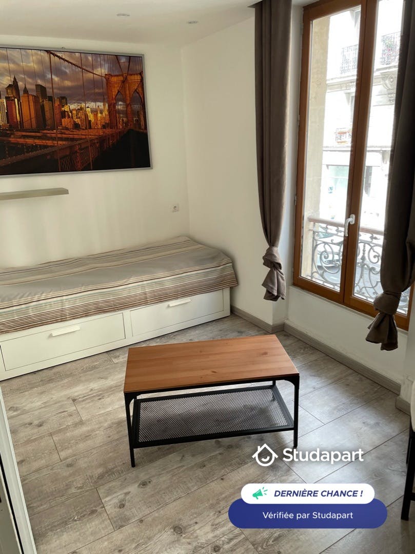 Apartment for rent for €1,300 per month in Paris, Rue Pétion