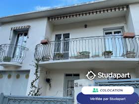Habitación privada en alquiler por 380 € al mes en Avignon, Avenue de la Violette