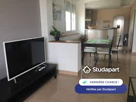 Apartment for rent for €1,460 per month in Aix-en-Provence, Avenue du 8 Mai