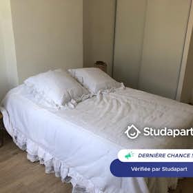 Apartament de închiriat pentru 630 EUR pe lună în Saint-Étienne, Rue des 3 Jaley