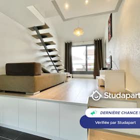 Wohnung zu mieten für 1.360 € pro Monat in Grenoble, Rue Révol