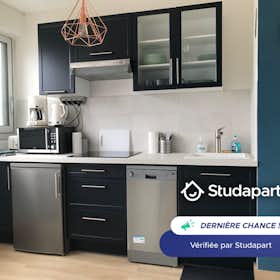 Apartment for rent for €1,170 per month in Rennes, Allée Jean de La Varende