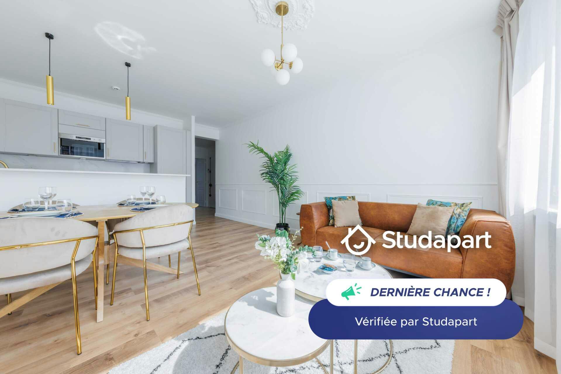 Apartment for rent for €4,210 per month in Paris, Rue de l'Arrivée