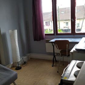 Apartment for rent for €665 per month in Drancy, Rue Parmentier