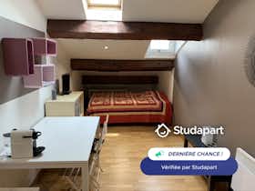 Appartement te huur voor € 525 per maand in Marseille, Boulevard Périer