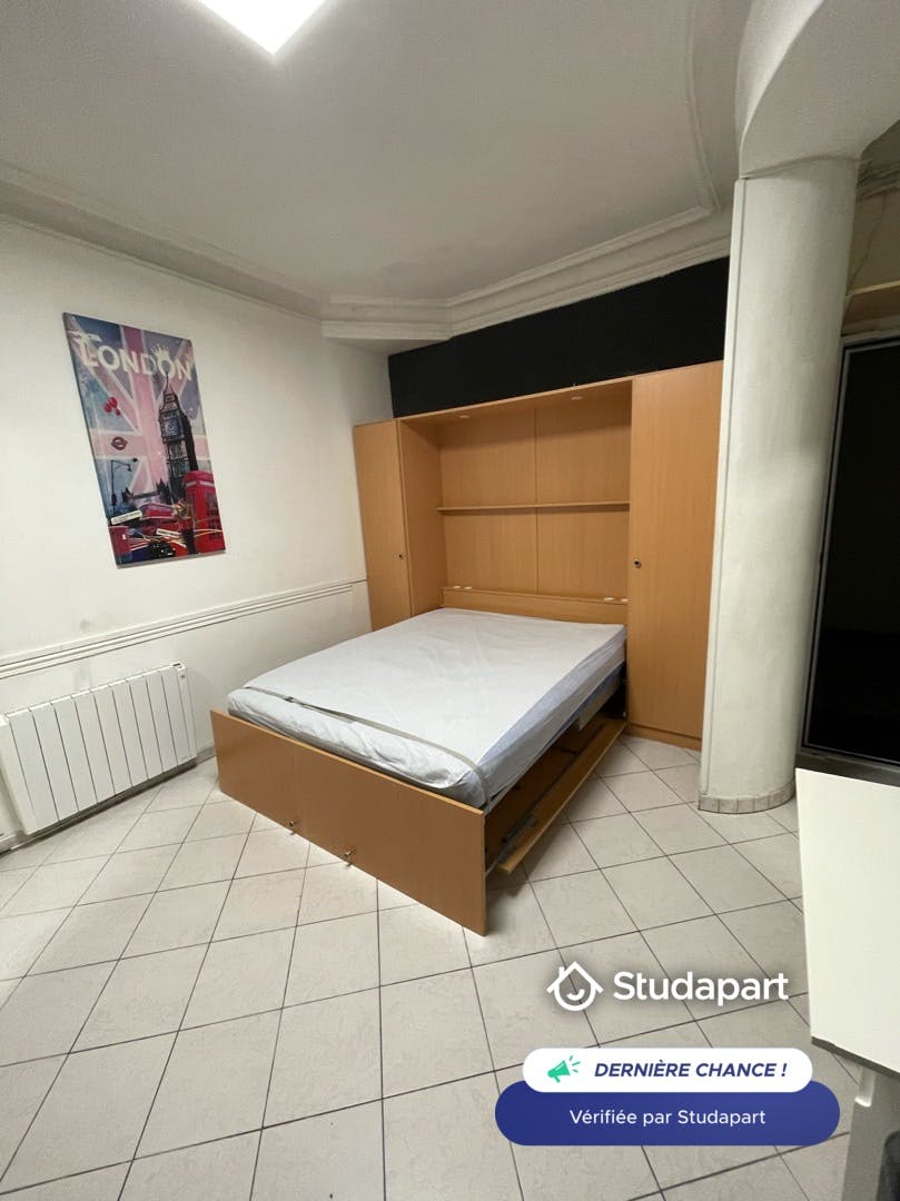 Apartment for rent for €990 per month in Paris, Rue Pétion