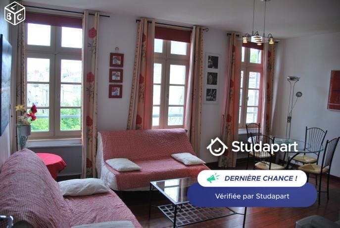 Apartment for rent for €800 per month in La Rochelle, Rue Saint-Côme