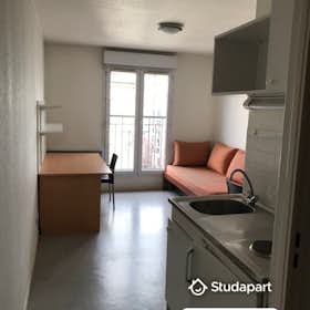Apartment for rent for €350 per month in Saint-Étienne, Rue des Docteurs Charcot