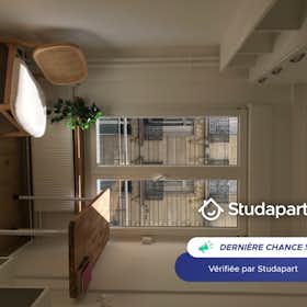 Apartment for rent for €1,490 per month in Paris, Rue Cassette