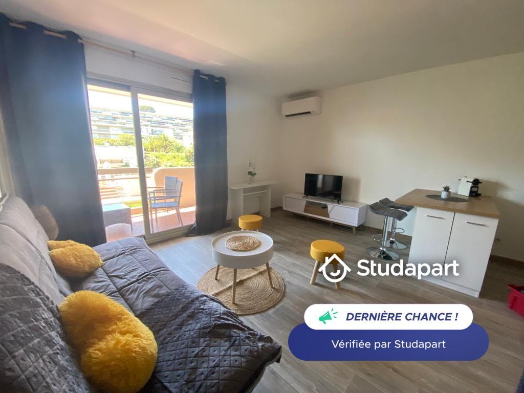 Apartment for rent for €750 per month in Antibes, Chemin de Saint-Claude