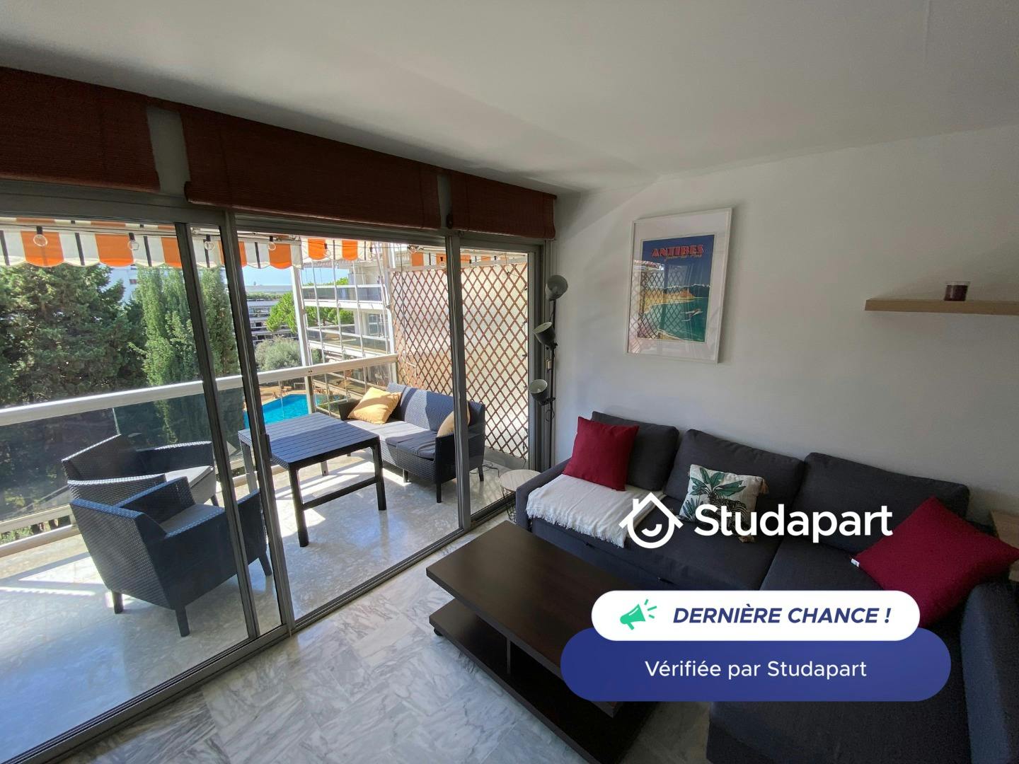 Apartment for rent for €850 per month in Antibes, Avenue de la Rostagne