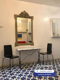 Appartement te huur voor € 590 per maand in Toulouse, Rue d'Aubuisson