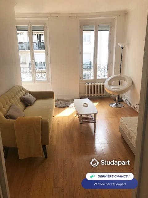 Apartment for rent for €1,460 per month in Vincennes, Avenue du Château