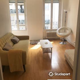 Apartment for rent for €1,510 per month in Vincennes, Avenue du Château
