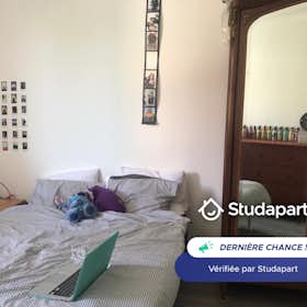 House for rent for €495 per month in Saint-Germain-en-Laye, Rue de la Vieille Butte