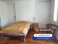 Apartment for rent for €600 per month in Charbonnières-les-Bains, Rue Benoît Bennier