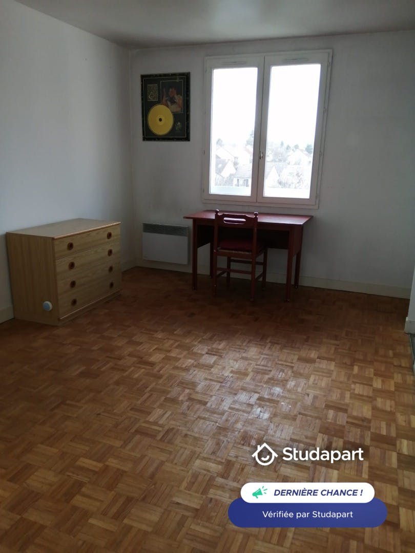 Private room for rent for €550 per month in Saint-Germain-en-Laye, Square Saint-Germain