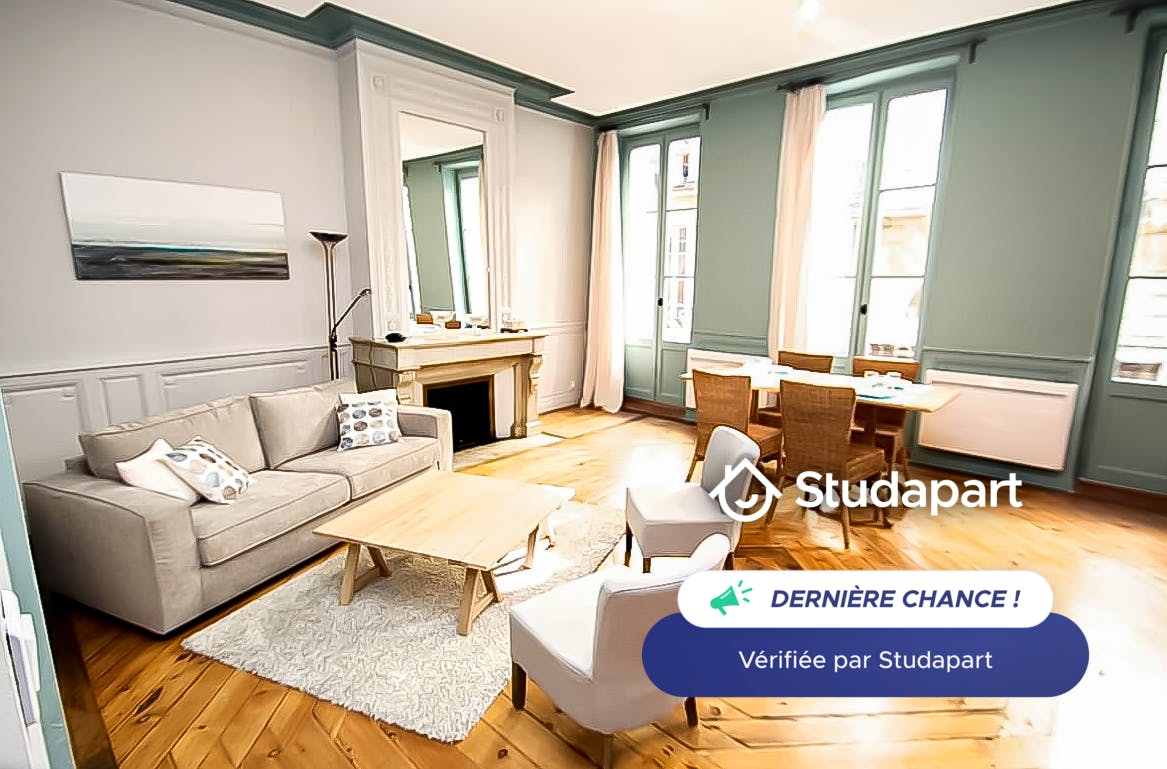 Apartment for rent for €1,800 per month in Bordeaux, Rue de la Rousselle