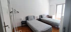 Gedeelde kamer te huur voor € 650 per maand in Sintra, Rua Marechal Gomes da Costa