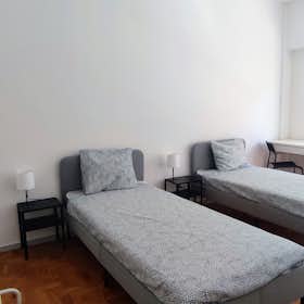 Gedeelde kamer te huur voor € 600 per maand in Sintra, Rua Marechal Gomes da Costa